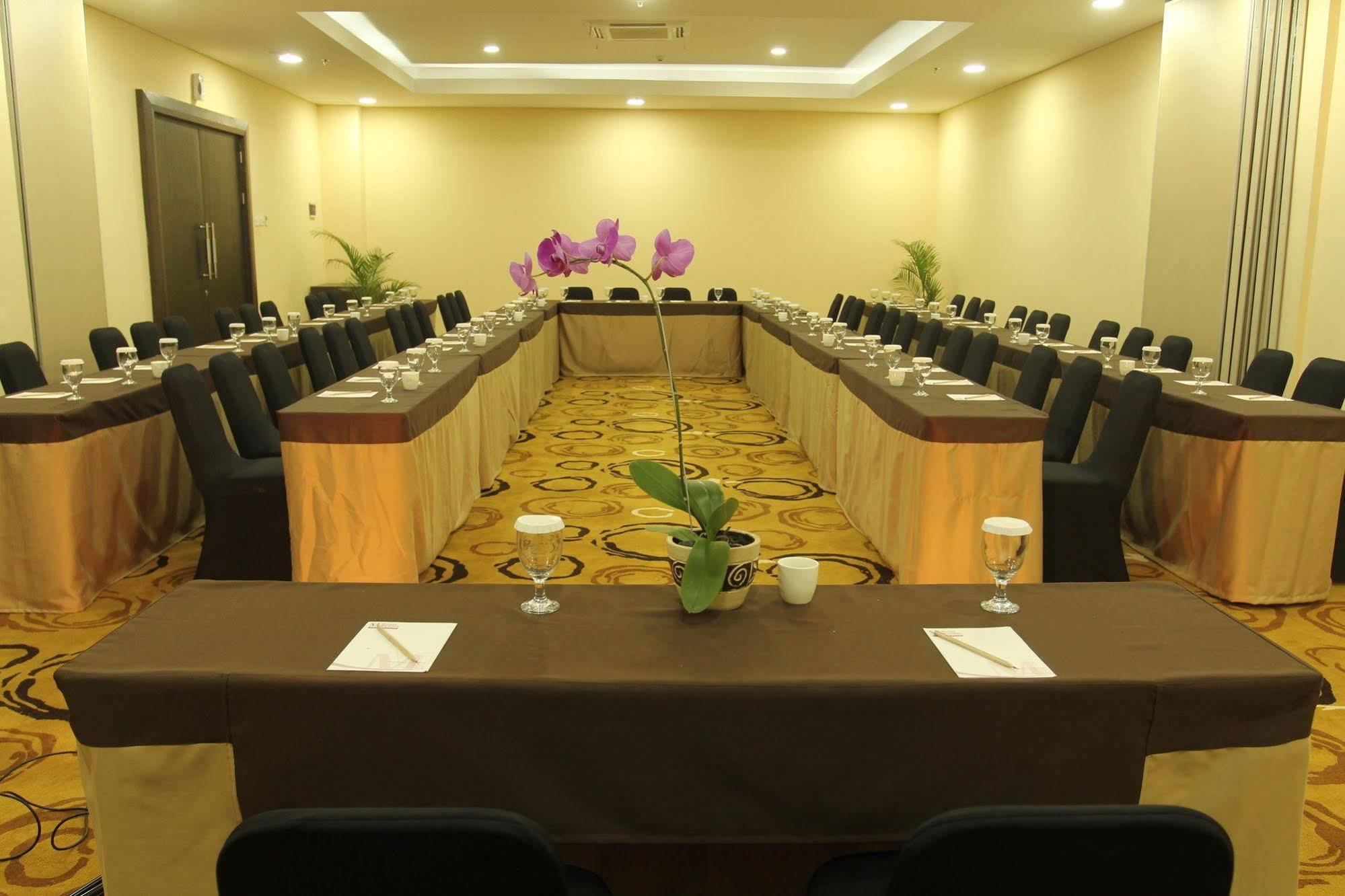 Merapi Merbabu Hotels Bekasi Ngoại thất bức ảnh